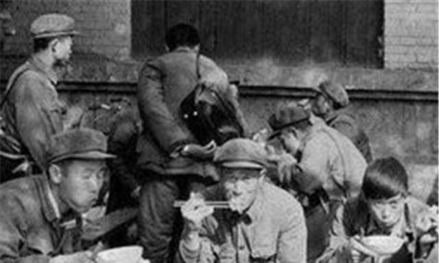 个月45斤面白米面吃腻了吃粗粮养生麻将胡了试玩平台70年代部队伙食一(图2)